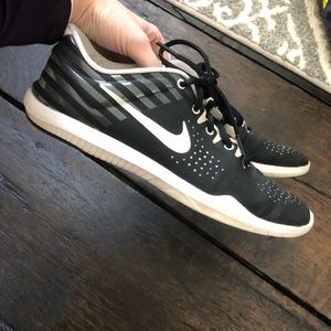 Black nike sneakers